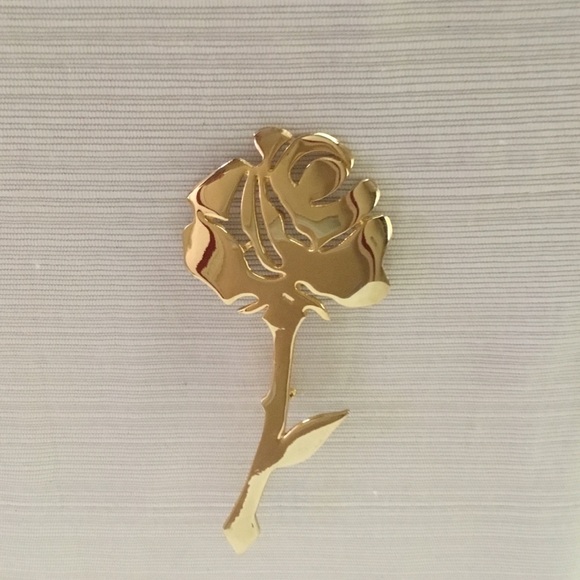 Jewelry - Appears as New Gold Flower Brooch.